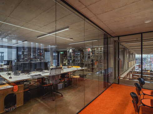 Eindruck der Büroräume von ap88 Architekten mit Besprechungsraum